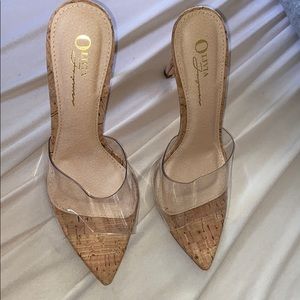 Nude/clear heels 👠
